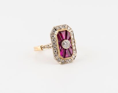 Bague en or jaune (750) au plateau octogonal...