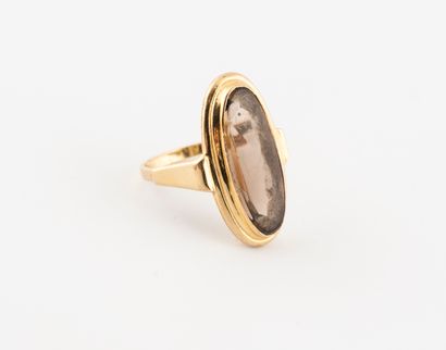 Bague en or jaune (585) ornée d'un quartz...