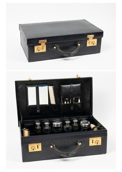 E. PINTEAUX., Paris
Garniture de toilette...