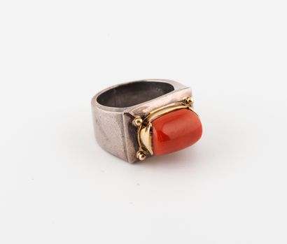 Bague cocktail en or jaune (750) et argent...