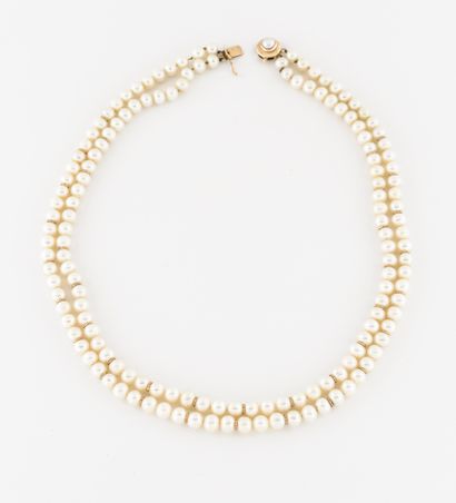 Collier à deux rangs de perles de culture...