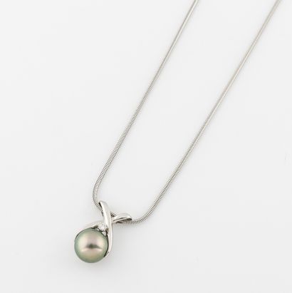 Collier en or gris (750) à maille câble....