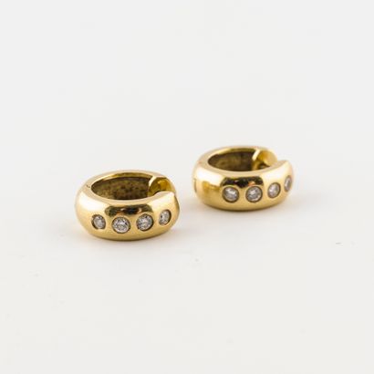 Paire de petites créoles en or jaune (750),...