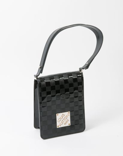 Louis VUITTON, Club Damier
Sacoche en cuir...