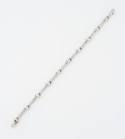 Bracelet articulé en or gris (750) orné de...