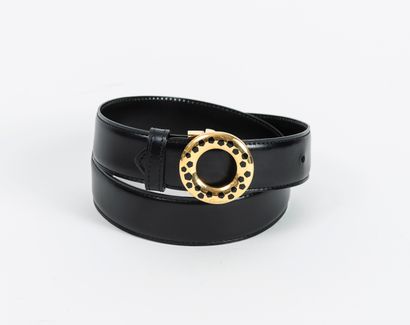 CARTIER
Ceinture en box noir. 

Boucle en...