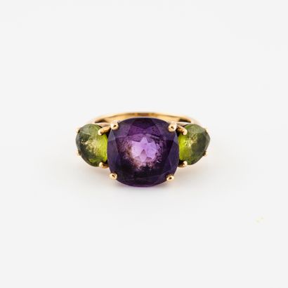 Bague jonc en or jaune (750) centrée d'une...