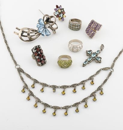Lot de bijoux en argent (min. 800) divers...