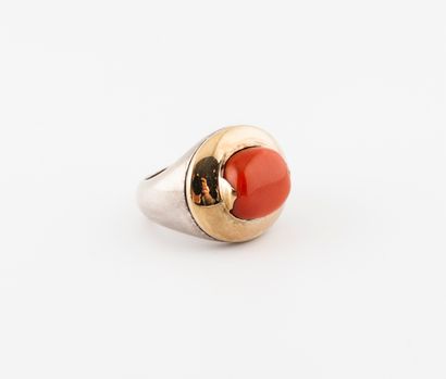 Bague cocktail en or jaune (750) et argent...