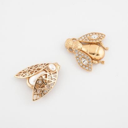 Christian DIOR Boutique
Deux broches abeille...