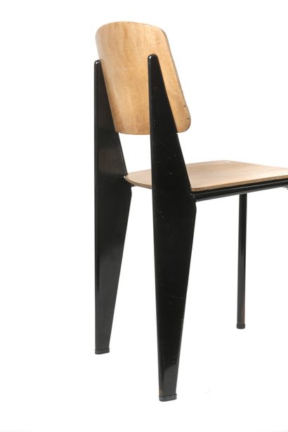 Jean PROUVÉ (1901-1984)

Chaise modèle «Métropole...