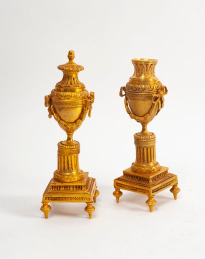 FRANCE, XIXEME SIECLE

Deux paires de flambeaux...