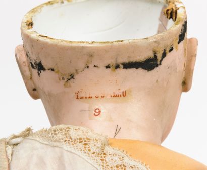 JUMEAU
Poupée, tête en porcelaine, marquée...