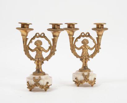 
Lot de luminaires :




- Une paires de...