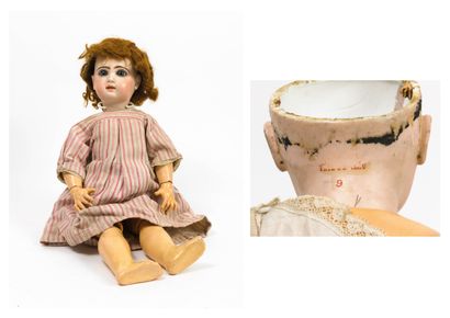 JUMEAU
Poupée, tête en porcelaine, marquée...