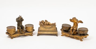 
Lot de trois encriers :




- Un en bronze...