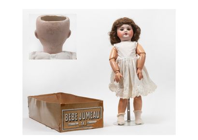 SFBJ et JUMEAU
Poupée, la tête en porcelaine...