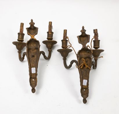 
Lot de luminaires :




- Une paires de...