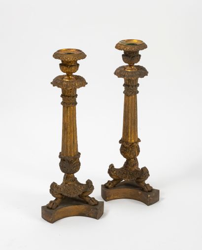 
Quatre paire de flambeaux en bronze ou laiton...