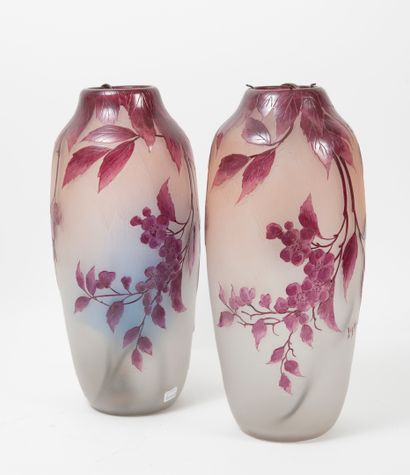 LEGRAS
Paire de vases fuselés à fond plat...