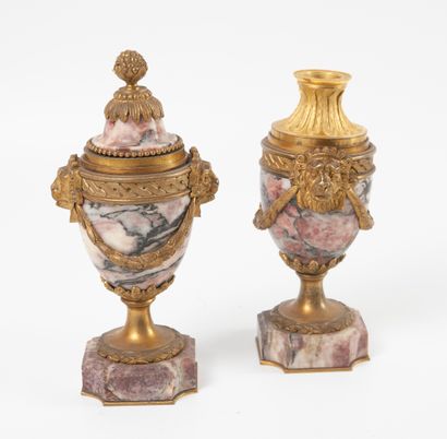 
Pair of cassolettes-flambeaux in white veined...