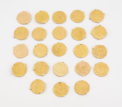 Lot of 23 pieces of 10 francs gold. 

Traces...