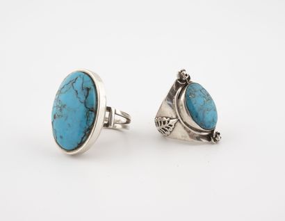 LOT COMPRENANT
- Silver ring (800) centered...