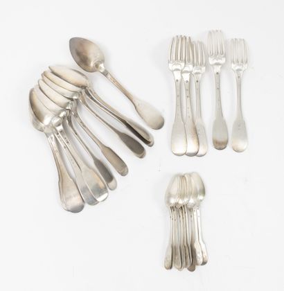 Lot en argent (950) comprenant : 
- 10 spoons...