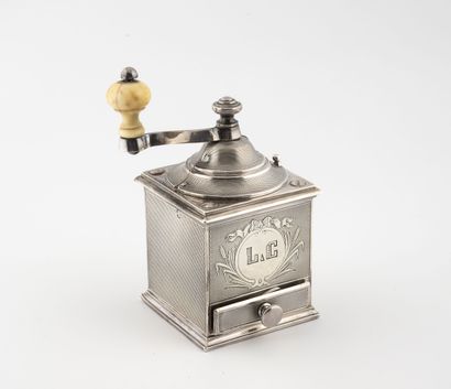 FRAYS & Fils
A silver (950) guilloche square...