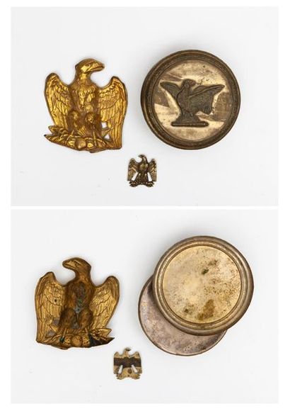 Deux aigles sur un foudre :
- une en métal...