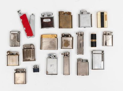 Set of 18 metal lever-action gas lighters.
Some...
