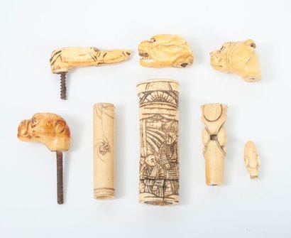 Vers 1900-1920
Small objects made of ivory...