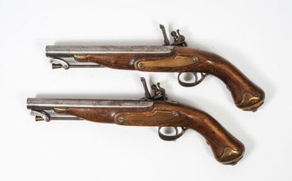XXème SIECLE
Two officer's pistols, regulation,...