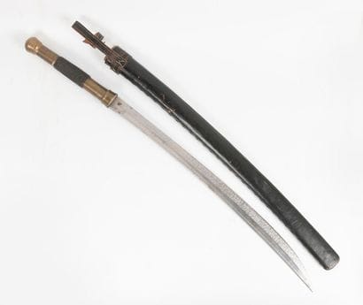 INDONESIE, XXème siècle
Saber.
Turned, gadrolled...