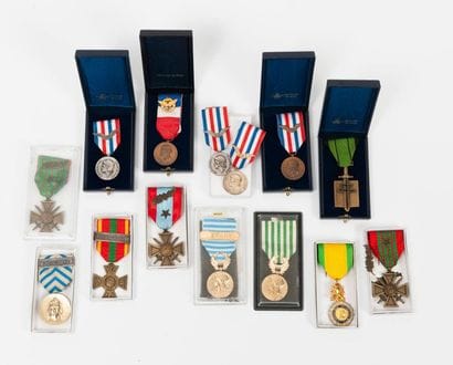 FRANCE, XXème siècle
Set of 14 crosses or...