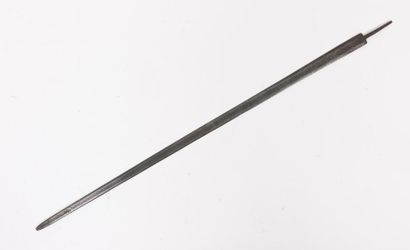 Sabre de type abordage.
Garde à coquille...