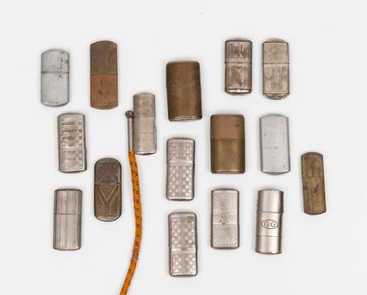 Lot of 16 metal gas lighters.
Some incomplete.
Shocks,...