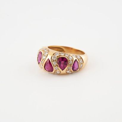 Bague jonc bombée en or jaune (750) ornée...