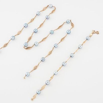 Half set made up of a necklace and a bracelet...