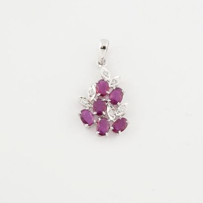 Pendentif en argent (925) formé d'un bouquet...