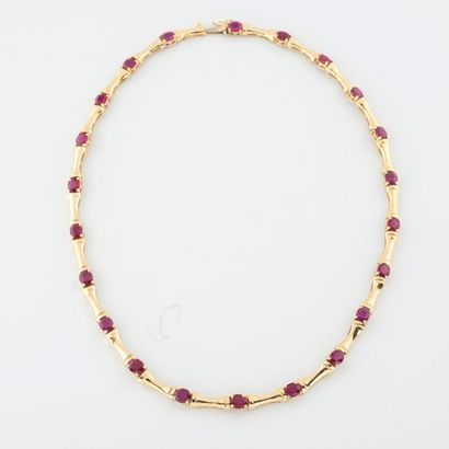 Collier articulé en or jaune (750) formé...
