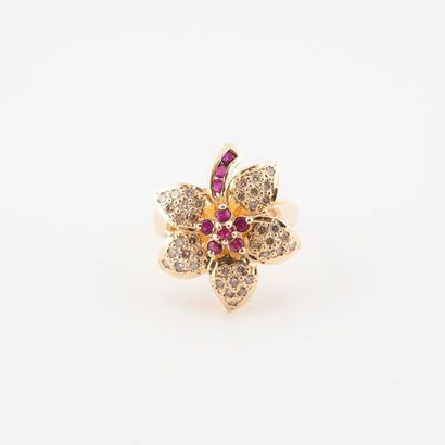 Yellow gold ring (585) patterned with a flower,...