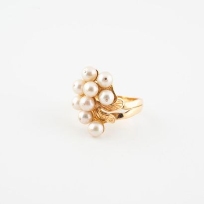 Yellow gold ring (750) decorated with a cluster...