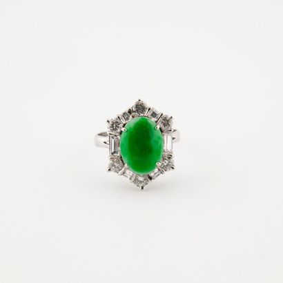Elégante bague type marguerite en or gris...