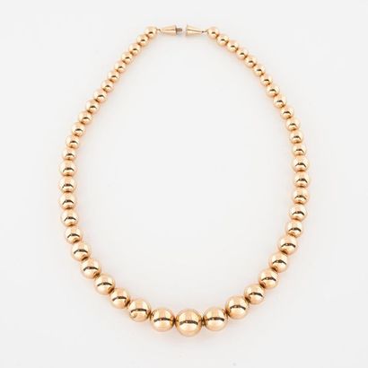 Necklace made of falling yellow (750) gold...