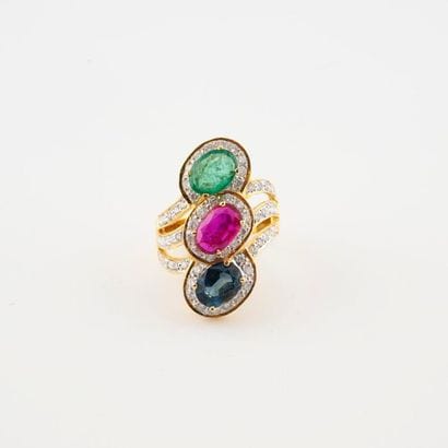 Importante bague en ors jaune et gris (750)...