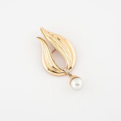 Important brooch in yellow gold (750) made...