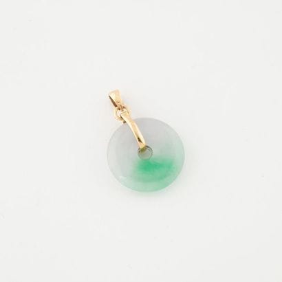Pendentif en or jaune (750) retenant un disque...