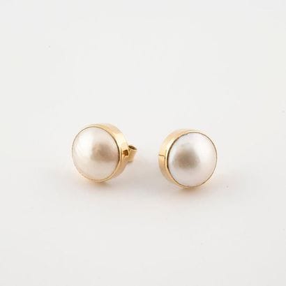Paire de clous d'oreilles en or jaune (750)...