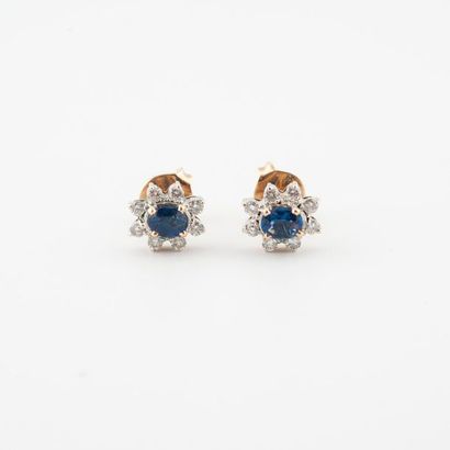 Pair of yellow gold (585) daisy-shaped ear...
